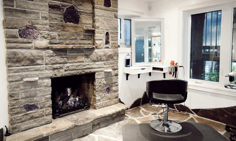 Parisa Paghik Salon